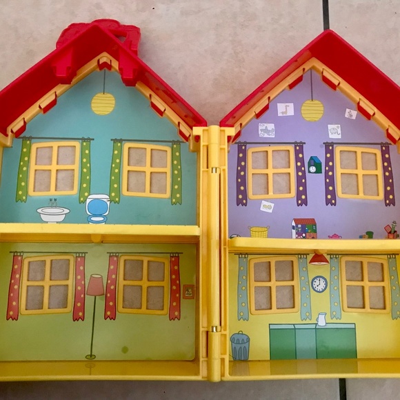 Peppa Pig’s Deluxe House Play Set with Peppa, Suzy, George, and Furniture - Picture 4 of 6